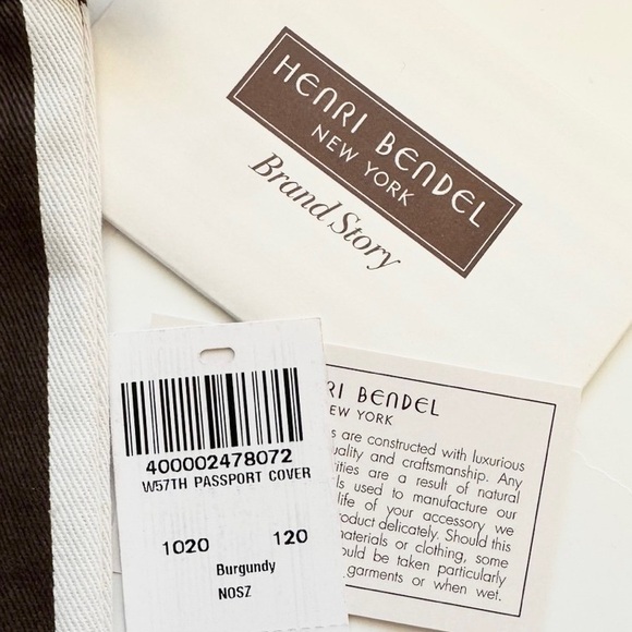 Henri Bendel Passport Cover With Dust Bag & Story Burgundy NWT - Picture 4 of 4